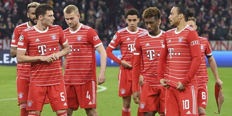 Đội hình Bayern hay nhất lịch sử có những tiền đạo nào góp mặt?